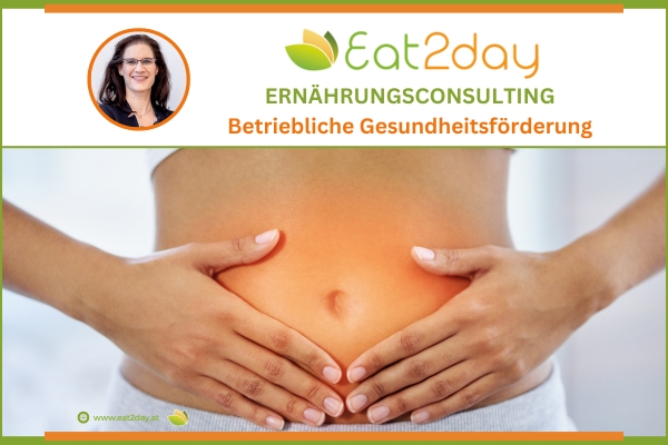 BGF Darmgesundeit: Hände lieben am Bauch, Finger umgeben den Bauchnabel