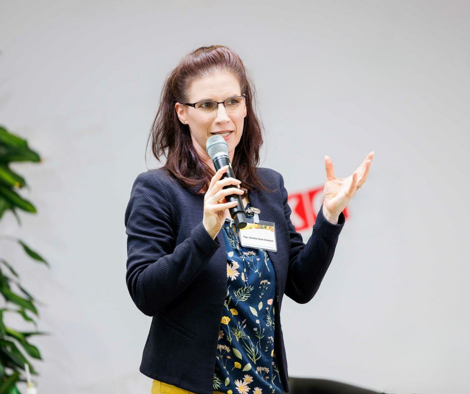 Speakerin Veronika Macek-Strokosch